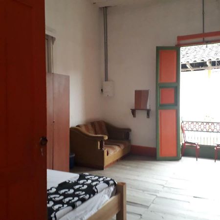 Hostal خاردين المظهر الخارجي الصورة